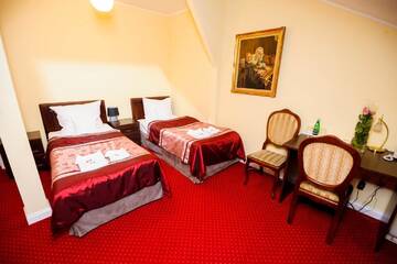 Фото номера Двухместный номер с 2 отдельными кроватями Отель Hotel Dwór Sójki г. Sójki 2